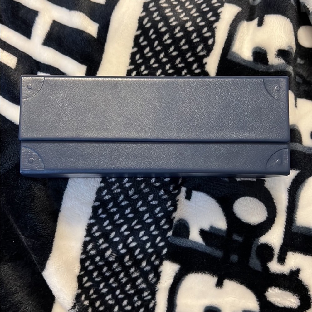Louis Vuitton sunglasses case - Picture 3 of 3